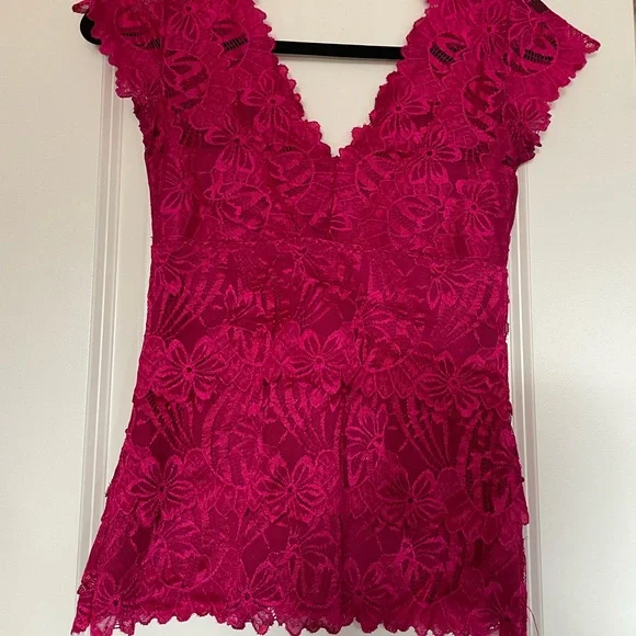 SOLD Le chateau lace top - Picture 2 of 6